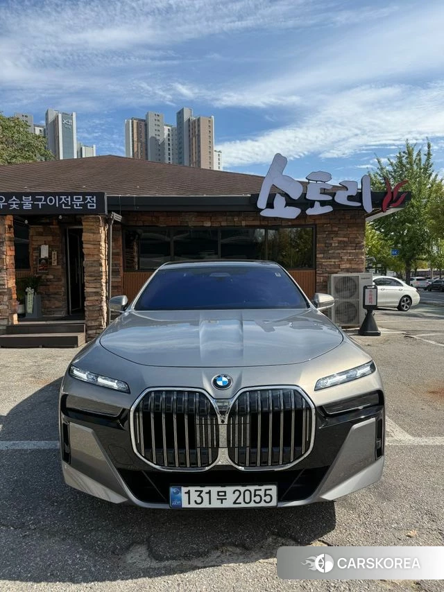 BMW 7 Series (G70) 2026 Песочный из Кореи
