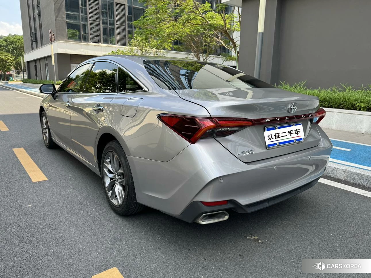 Toyota Avalon 2019 Серебристо-серый из Китая