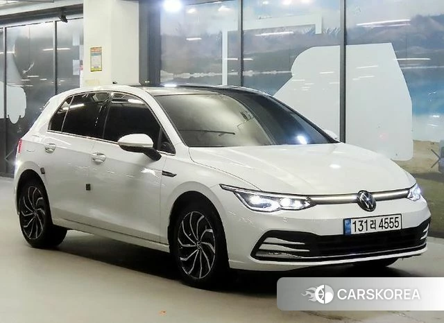 Volkswagen Golf 8th Generation 2023 Белый из Кореи