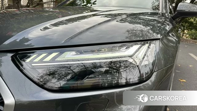 Audi Q5L 2021 Темно-серый из Китая
