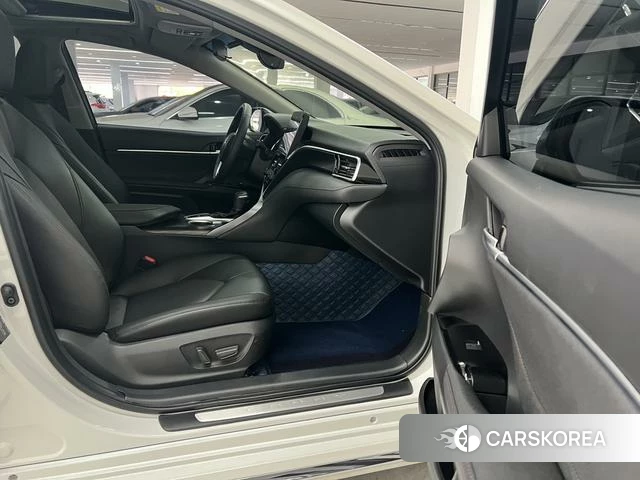 Toyota Camry 2023 Белый из Китая
