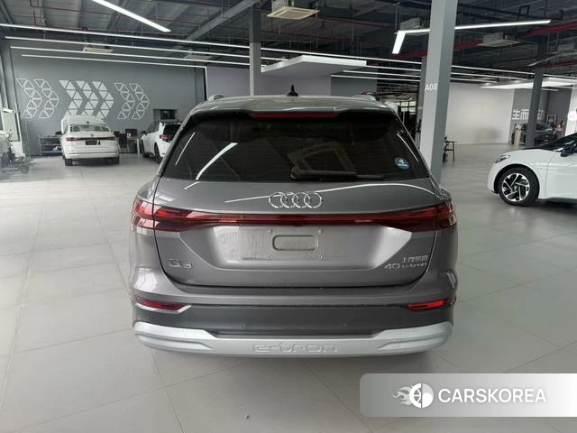 Audi Q5L 2024 Темно-серый из Китая