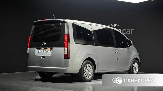 Hyundai Staria 2024 Серебристо-серый из Кореи