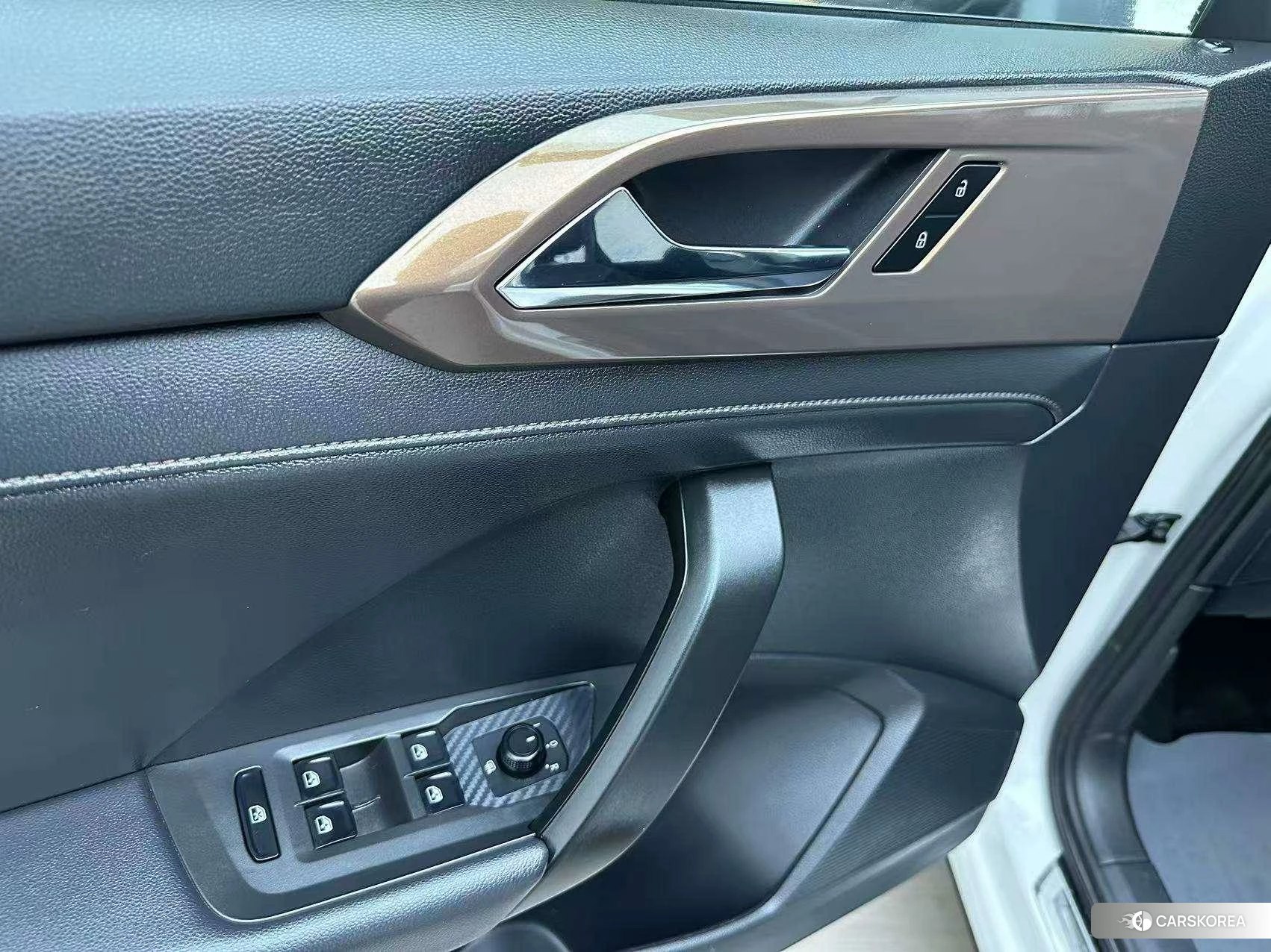 Volkswagen Tharu 2020 Белый из Китая