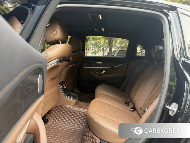 Mercedes-Benz E-Class 2021 Черный из Китая