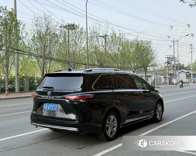 Toyota Sienna 2022 Черный из Китая