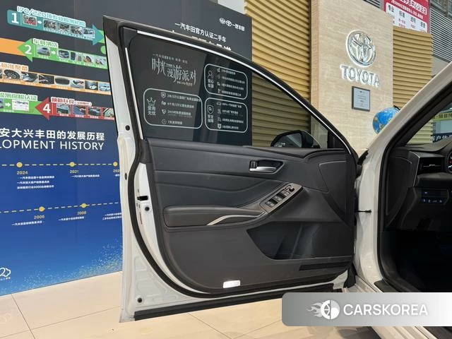 Toyota Avalon 2023 Белый из Китая