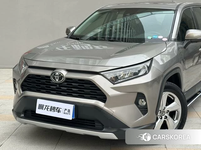 Toyota RAV4 2021 Серебристо-серый из Китая