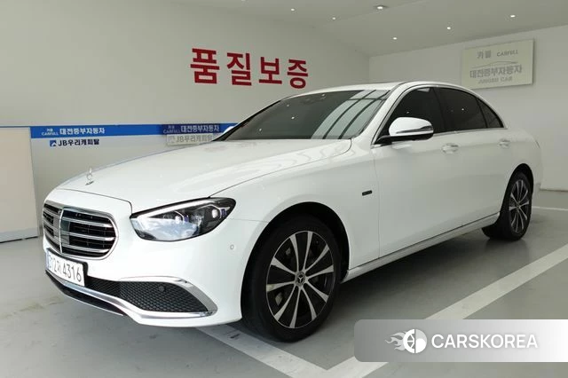 Mercedes-Benz E-Class W213 2021 Белый из Кореи