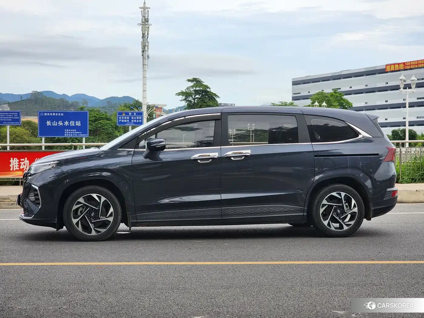 Hyundai Custo 2023 Silver/gray из Китая