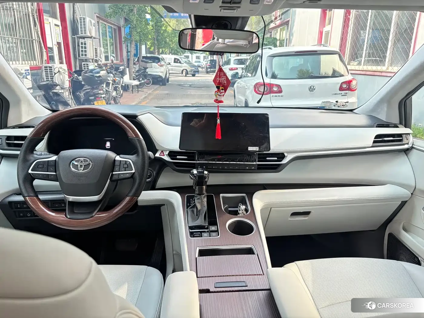 Toyota Granvia 2025 Белый из Китая