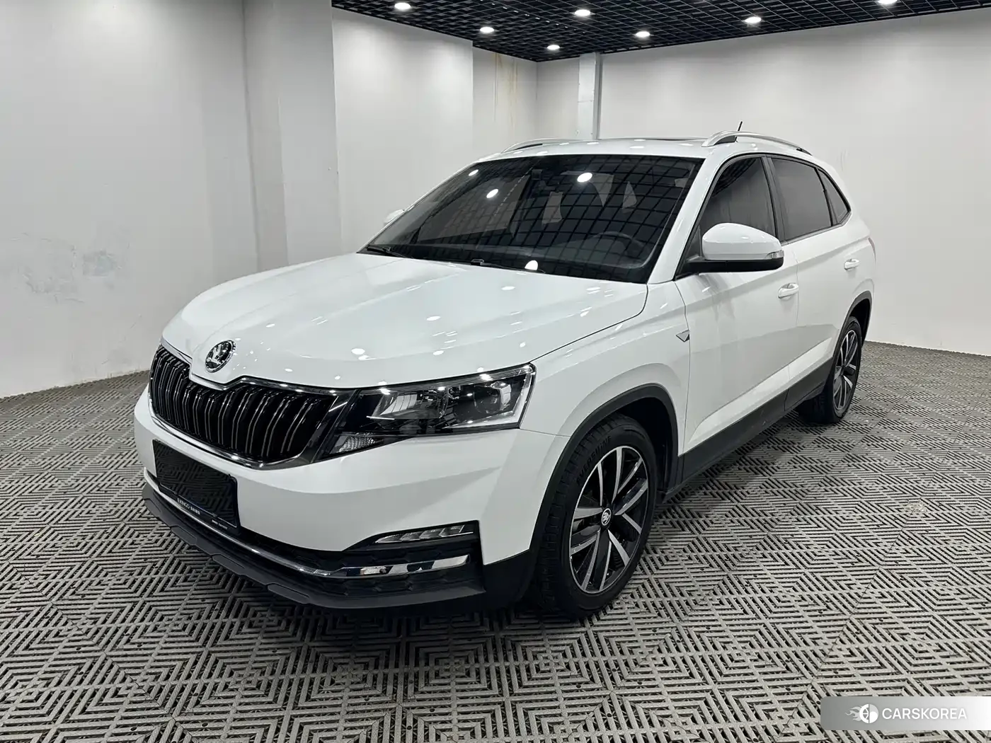 Skoda Kamiq 2023 Белый из Китая