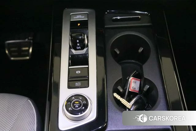Volkswagen Tavendor 2023 Черный из Китая