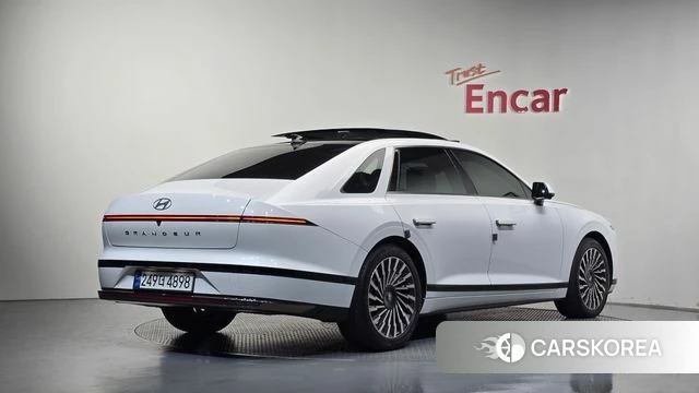 Hyundai Grandeur Hybrid (GN7) 2023 Белый из Кореи