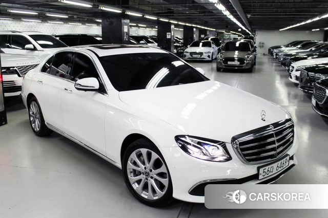 Mercedes-Benz E-Class W213 2018 Белый из Кореи