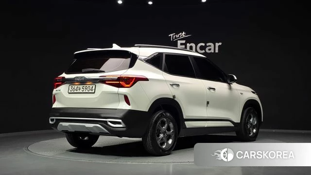 Kia Seltos 2022 Белый из Кореи