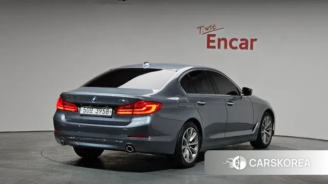 BMW 5 Series (G30) 2018 Цвет галактики из Кореи
