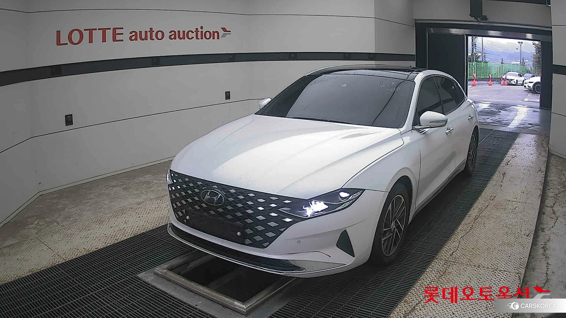 Hyundai Grandeur 2022 Белый из Кореи