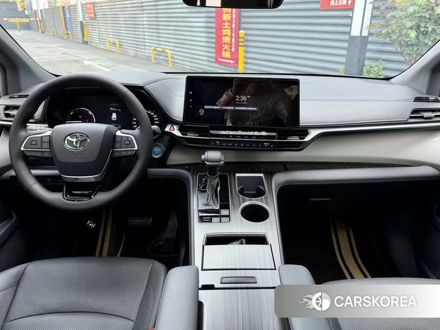 Toyota Granvia 2023 Черный из Китая