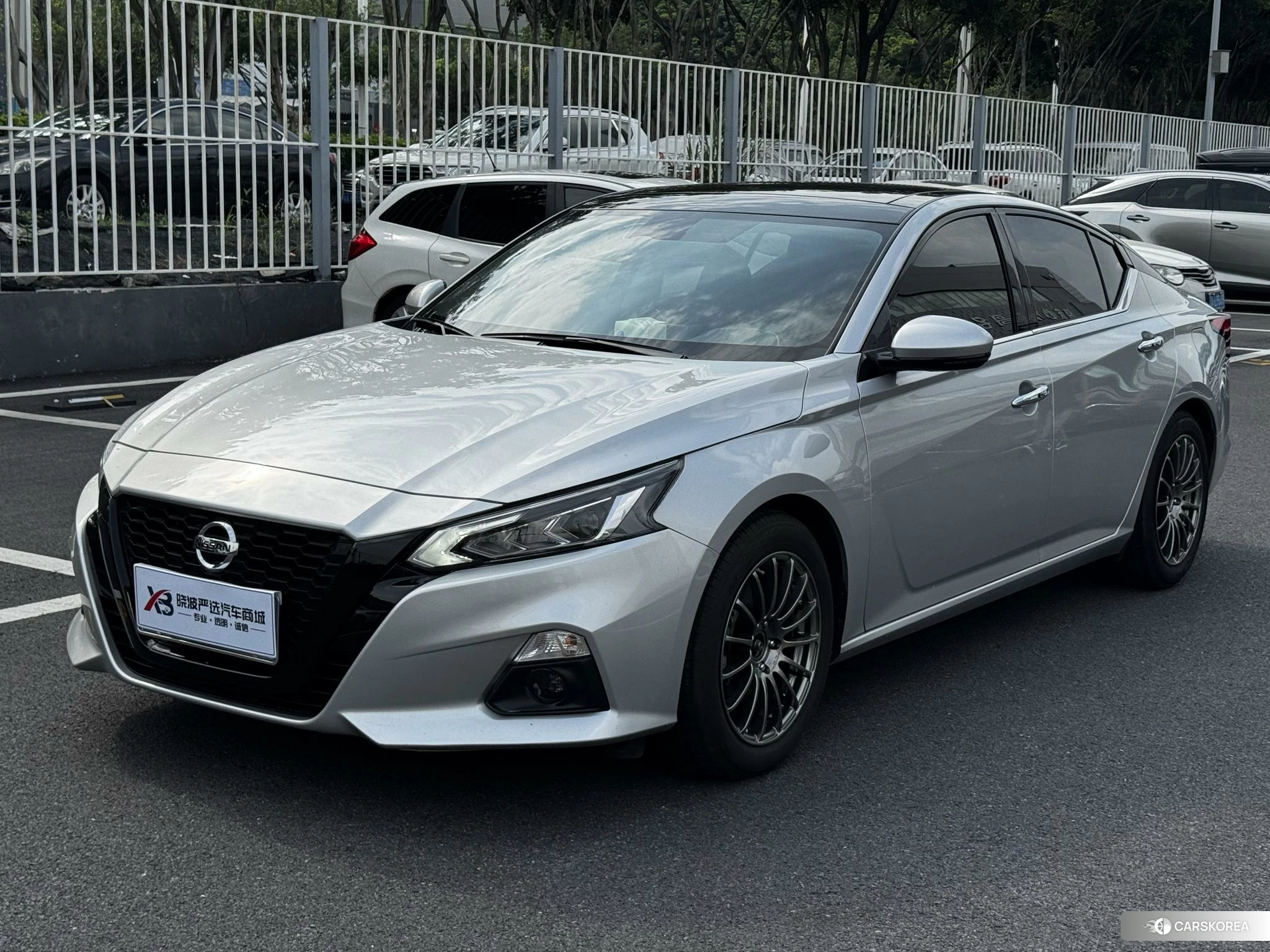 Nissan Altima 2020 Серебристо-серый из Китая