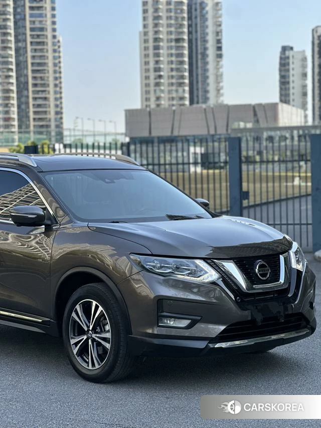 Nissan X-Trail 2021 Коричневый из Китая