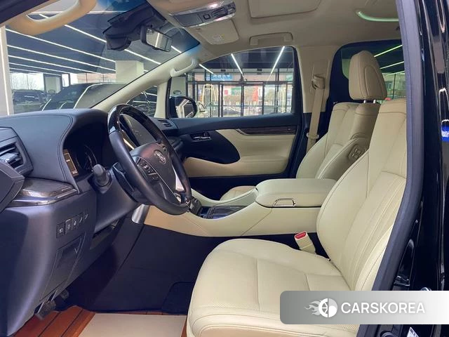 Toyota Vellfire 2022 Черный из Китая