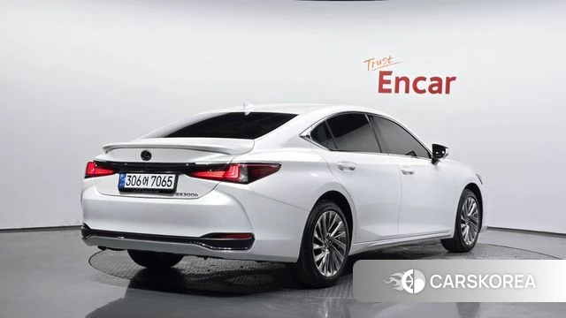 Lexus ES300h 7th generation 2026 Белый из Кореи