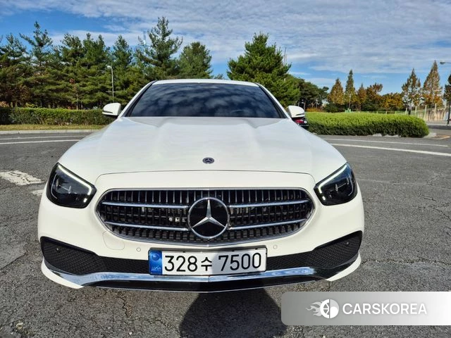 Mercedes-Benz E-Class W213 2021 Белый из Кореи