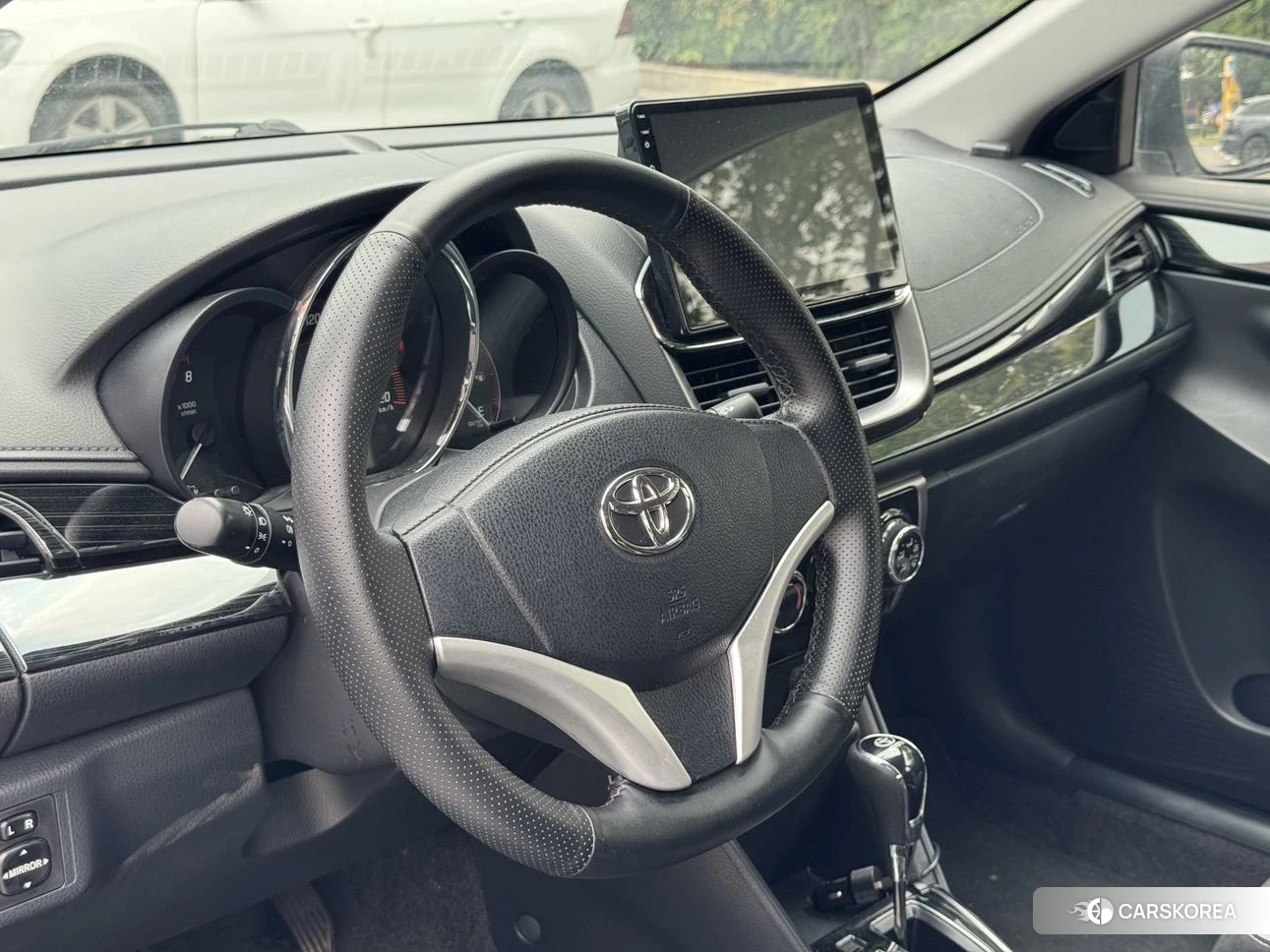 Toyota Yaris L 2021 Белый из Китая