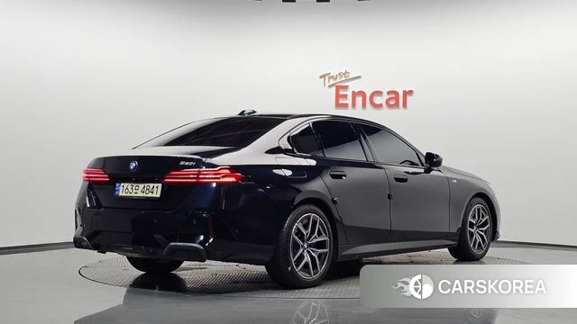 BMW 5 Series (G60) 2024 Черный из Кореи