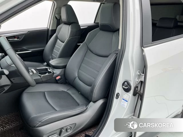 Toyota RAV4 2021 Темно-серый из Китая