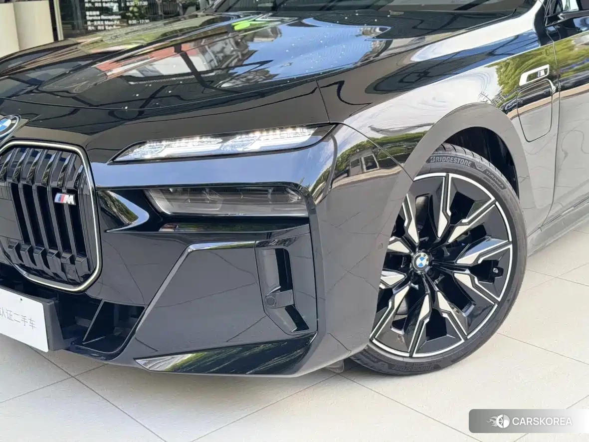 BMW i7 2025 Черный из Китая