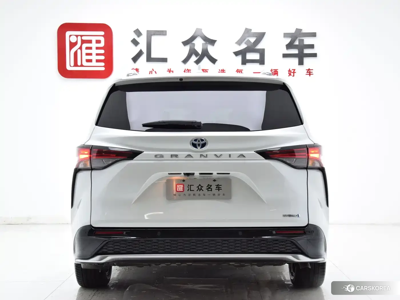 Toyota Granvia 2023 Белый из Китая