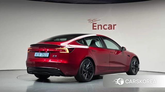 Tesla Model 3 2026 Красный из Кореи