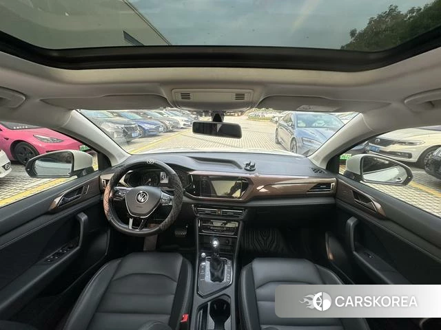 Volkswagen Tharu 2021 Белый из Китая