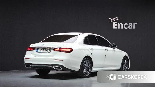 Mercedes-Benz E-Class W213 2023 Белый из Кореи