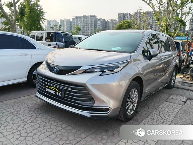 Toyota Sienna 2023 Шампань из Китая