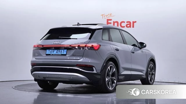 Audi Q4 e-Tron (F4) 2023 Серебристо-серый из Кореи