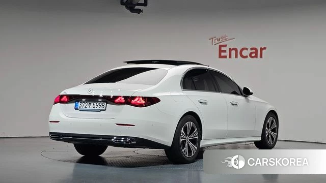 Mercedes-Benz E-Class W214 2025 Белый из Кореи