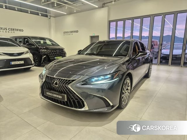 Lexus ES300h 7th generation 2023 Серый из Кореи