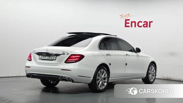 Mercedes-Benz E-Class W213 2019 Белый из Кореи