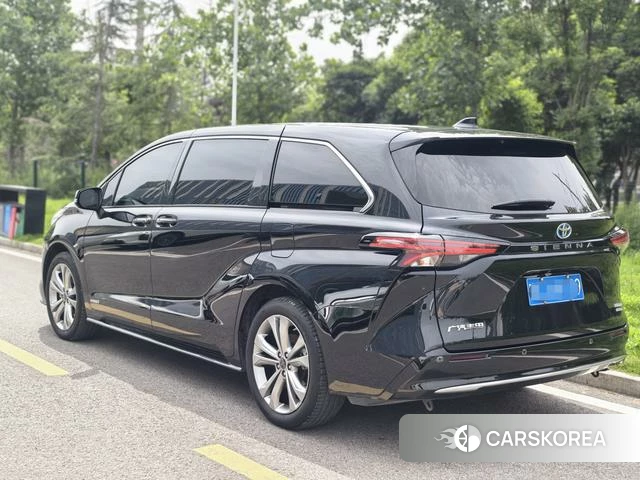 Toyota Sienna 2023 Черный из Китая