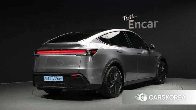 Tesla Model Y 2025 Серебристо-серый из Кореи