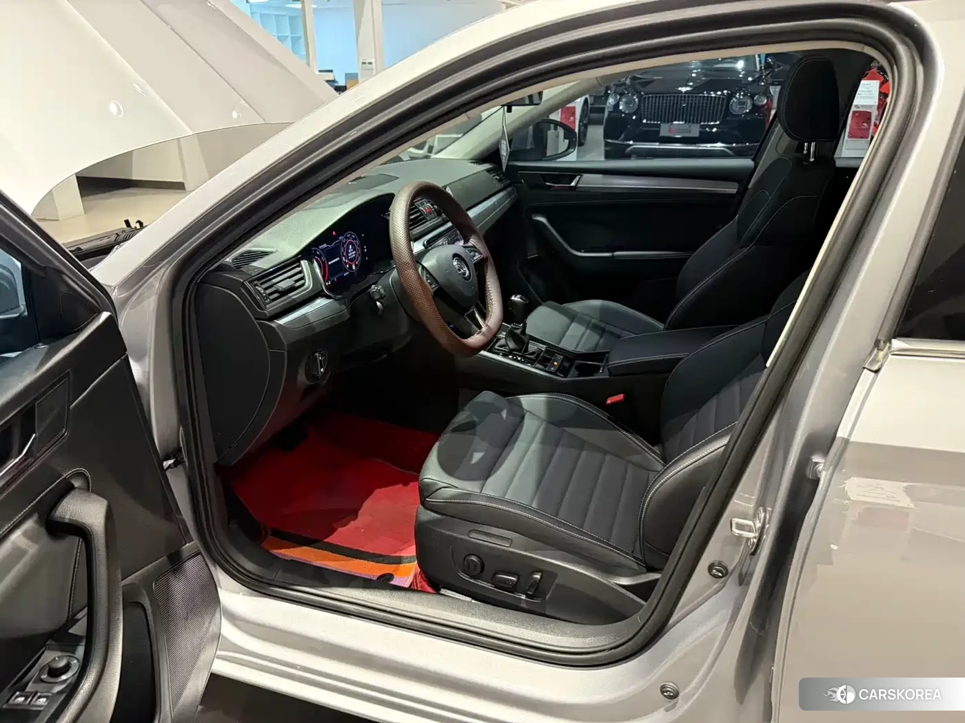 Skoda Superb 2023 Silver/gray из Китая
