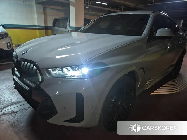 BMW X6 (G06) 2026 Светло-серебряный цвет из Кореи