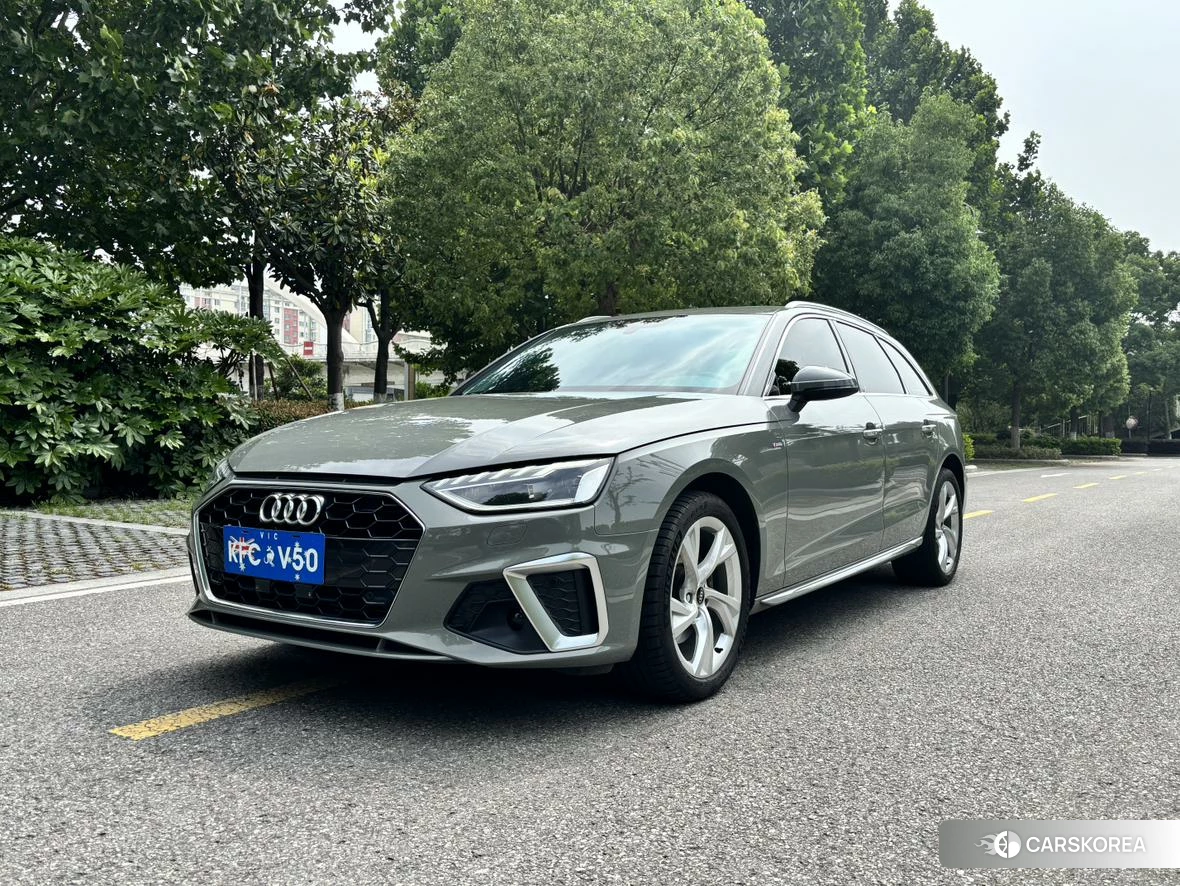 Audi A4L 2020 Серебристо-серый из Китая