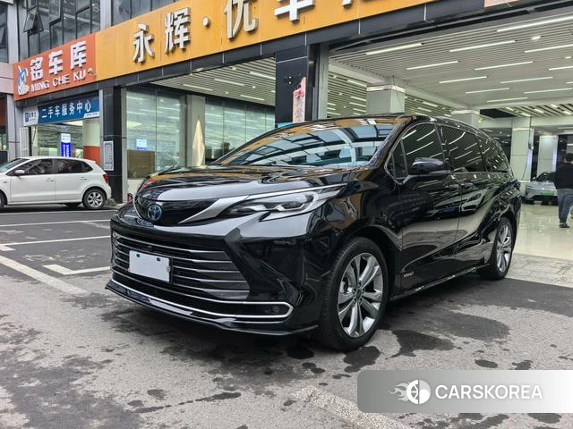Toyota Sienna 2023 Черный из Китая