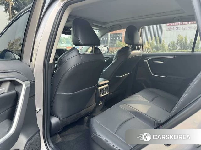 Toyota Wildlander 2023 Шампань из Китая