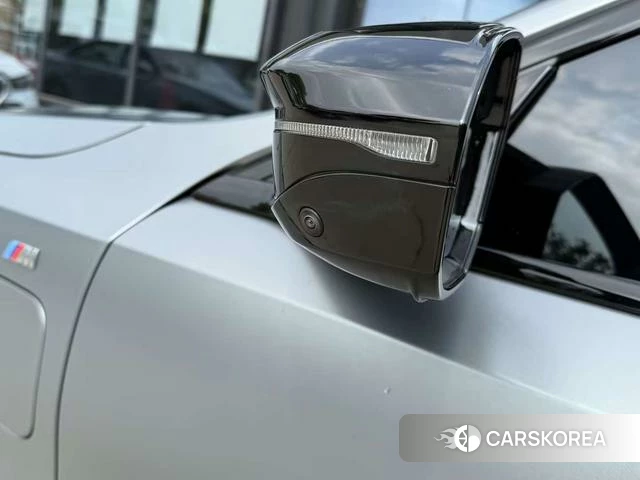 BMW i5 2025 Серебристо-серый из Китая
