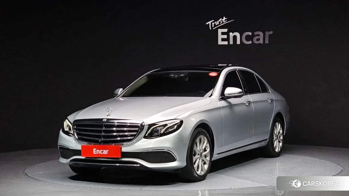 Mercedes-Benz E-Class W213 2019 Серебристо-серый из Кореи
